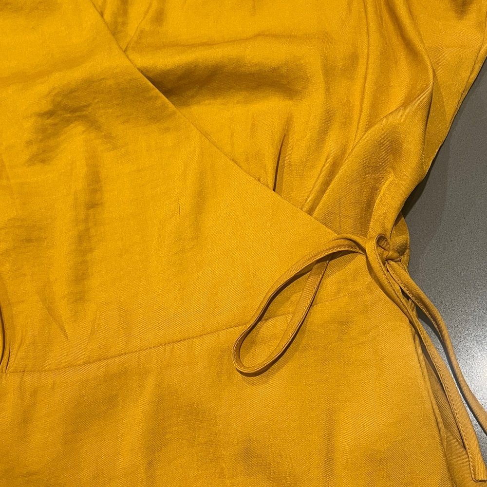 Banana Republic Yellow Sleeveless Wrap Top - Picture 4 of 16